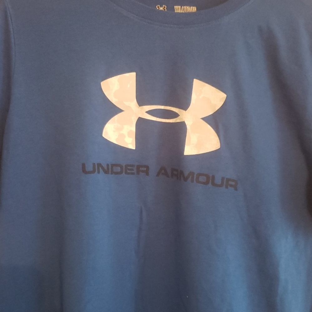 Under Armour youth xl tshirt